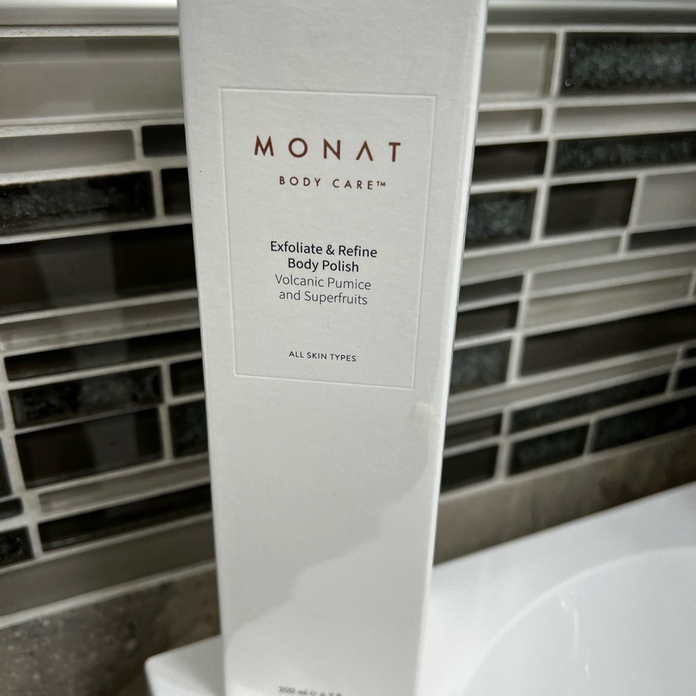 MONAT Exfoliate & Refine Body Polish - White